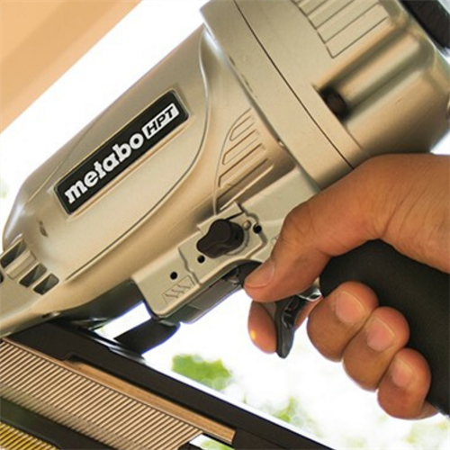 Metabo HPT - 2-1/2 Inch 15 Gauge Angled Finish Nailer with Air Duster - Model: NT65MA4